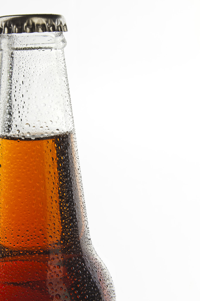 当汽瓶破浪 解读酒精饮料的“零酒精”化浪潮